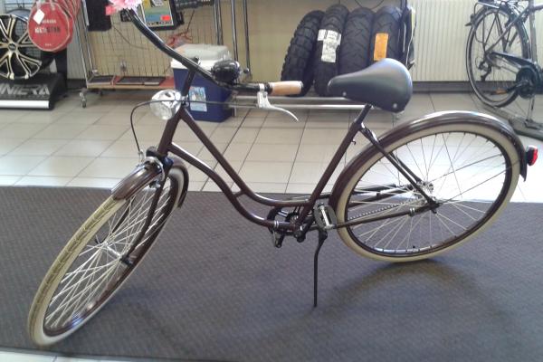 Alte Damenfahrrad pulverbeschichtet III